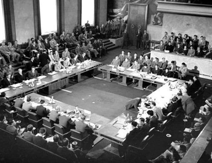 The Vietnam War: America's Most Divisive Conflict and the Fall of Saigon